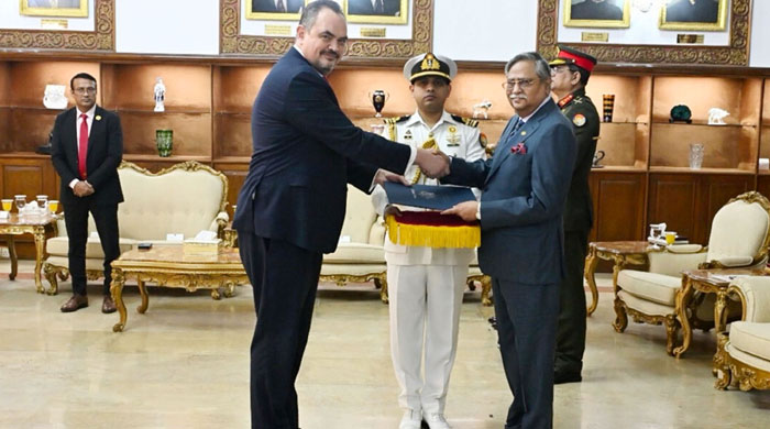  রাষ্ট্রপতির কাছে নবনিযুক্ত মার্কিন রাষ্ট্রদূত ব্রেন্ট টি. ক্রিস্টেনসেনের পরিচয়পত্র পেশ